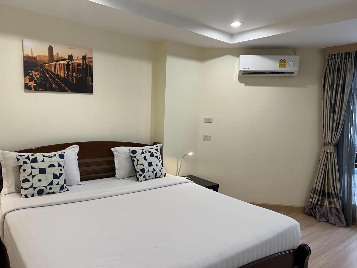 V Check Inn Sukhumvit 22 Banguecoque Exterior foto
