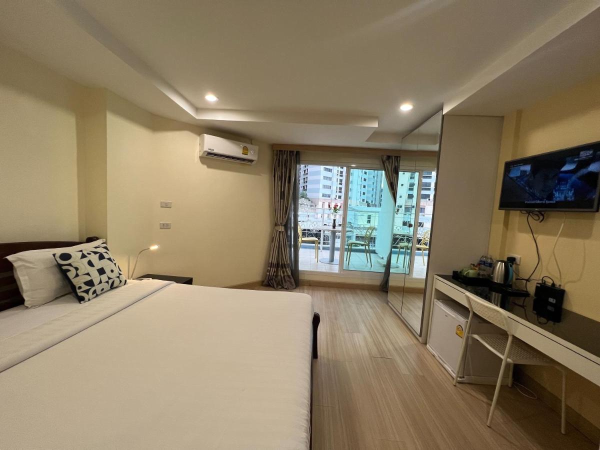V Check Inn Sukhumvit 22 Banguecoque Exterior foto