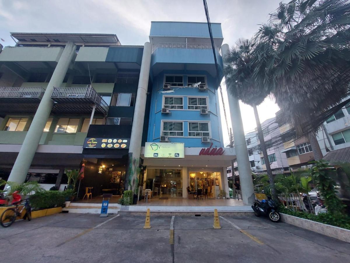 V Check Inn Sukhumvit 22 Banguecoque Exterior foto